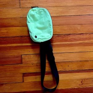 Lululemon Everywhere Belt Bag